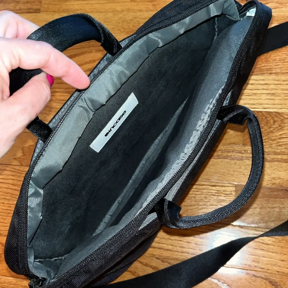 INCASE LAPTOP BAG
